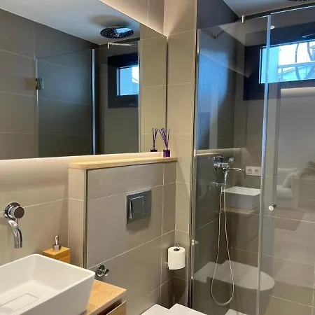 Avinguda Madrid 27 Bajos 1ª Апартаменти