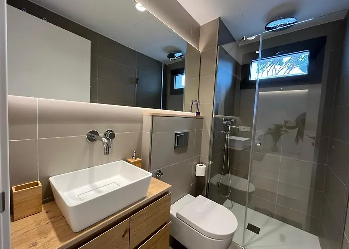 Avinguda Madrid 27 Bajos 1ª * Платья-де-Аро