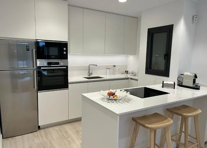 Avinguda Madrid 27 Bajos 1ª *