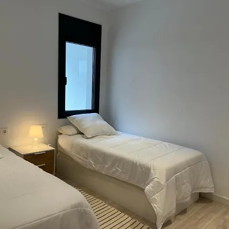 Apartman Avinguda Madrid 27 Bajos 1ª *