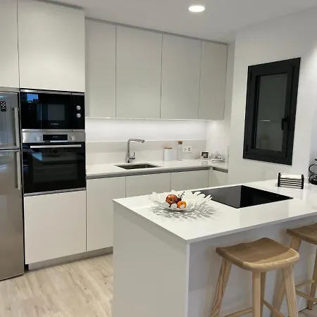 Avinguda Madrid 27 Bajos 1ª *