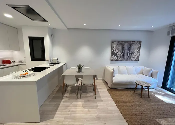 Avinguda Madrid 27 Bajos 1ª *